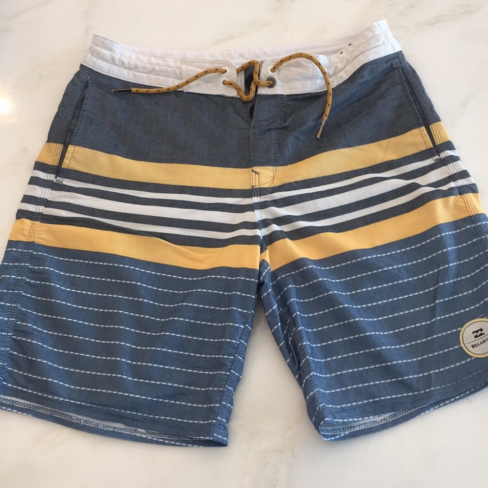 Billabong Boys Blue/Yellow/White Boardshorts-Size 26